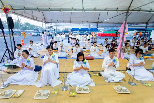 ภาพ No.199369:พิธีถวายภัตตาหารเป็นสังฆทาน แด่พระธรรมยาตรา ณ อนุสรณ์สถานบางปลา วัดบางปลา อำเภอบางเลน จังหวัดนครปฐม ในโครงการธรรมยาตรา กตัญญูบูชา มหาปูชนียาจารย์ พระมงคลเทพมุนี(สด จนฺทสโร) พระผู้ปราบมาร อนุสรณ์สถาน 7 แห่ง ปีที่ 13 วันที่ 22 มกราคม พ.ศ. 2568