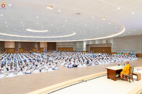 ภาพ No.242243:วันที่ ๒๙ - ๓๑ สิงหาคม พ.ศ. ๒๕๖๘ สัมมนารวมใจผู้นำบุญ บูชาธรรม ๘๑ ปี  หลวงพ่อธัมมชโย รุ่นที่ ๒ กฐินสามัคคีทั่วไทย ๓๐,๐๐๐ วัด โครงการอุปสมบทบูชาธรรมมหาปูชนียาจารย์  ๓,๐๐๐ รูป