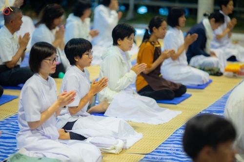 ภาพ No.188914:พิธีถวายภัตตาหารเป็นสังฆทาน แด่พระธรรมยาตรา ในโครงการธรรมยาตรา กตัญญูบูชา มหาปูชนียาจารย์ พระมงคลเทพมุนี(สด จนฺทสโร) พระผู้ปราบมาร ปีที่ 13 ณ อนุสรณ์สถานมหาวิหารพระมงคลเทพมุนี (โลตัสแลนด์) อ.สองพี่น้อง จ.สุพรรณบุรี วันที่ 4 มกราคม พ.ศ.2568