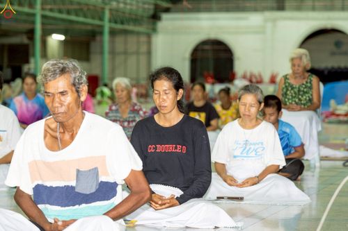 ภาพ No.235401:วันที่ 30-31 กรกฎาคม พ.ศ. 2568 วัดพระธรรมกาย มูลนิธิธรรมกาย ร่วมกับศูนย์ส่งเสริมศีลธรรมจังหวัดสุรินทร์ เปิดศูนย์พักพิงชั่วคราวเพื่อช่วยเหลือประชาชน ผู้อพยพจากเหตุปะทะกันตามแนวชายแดน ไทย-กัมพูชา ตั้งแต่วันที่ 24 กรกฎาคม พ.ศ.2568 เป็นต้นไป
