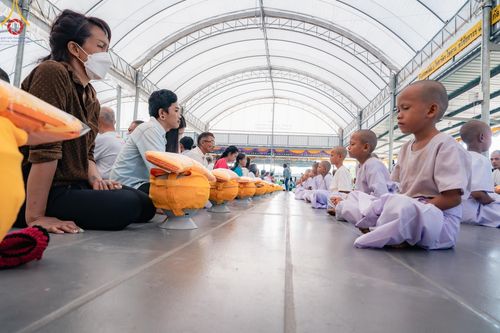 ภาพ No.133446:พิธีขอขมารับผ้าไตร, พิธีบรรพชาสามเณร, สามเณรออกบิณฑบาต ในโครงการบรรพชาสามเณร ฟื้นฟูพระพุทธศาสนาทั่วไทย  ณ ศูนย์ปฏิบัติธรรม และอบรมเยาวชนเมืองยะลา วันที่ 3 เมษายน พ.ศ. 2567