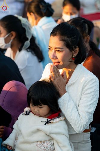 ภาพ No.103844:พิธีตักบาตรพระ 1,000 รูป ครั้งที่ 7 ถวายเป็นพุทธบูชา เพื่อช่วยเหลือคณะสงฆ์ 323 วัด 4 จังหวัดชายแดนภาคใต้ และถวายแด่คณะสงฆ์จังหวัดพิษณุโลก ณ ลานธรรมธุดงคสถานพิษณุโลก อ.วังทอง จ.พิษณุโลก วันที่ 24 ธันวาคม พ.ศ. 2566