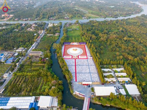 ภาพ No.109577:พิธีจุดประทีปถวายเป็นพุทธบูชา และบูชาธรรมมหาปูชนียาจารย์ วันที่ 10 มกราคม พ.ศ. 2567 ณ อนุสรณ์สถานคลองบางนางแท่น อ.สามพราน จ.นครปฐม