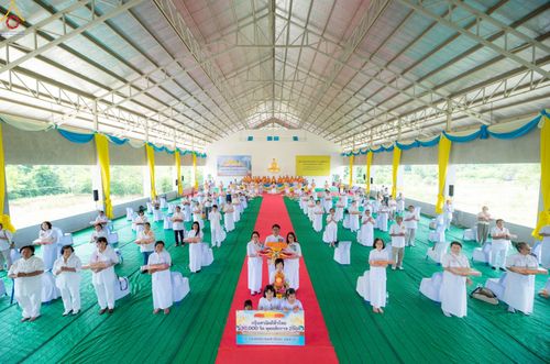 ภาพ No.255270:วันที่ 12 ตุลาคม พ.ศ. 2568 พิธีอัญเชิญพระบรมสารีริกธาตุและบรรจุ ลงในพระเกตุพระประธาน , พิธีทอดกฐินสามัคคีทั่วไทย 30,000 วัด โดยคณะศิษยานุศิษย์ วัดพระธรรมกาย  บูชาธรรม 81 ปี หลวงพ่อธัมมชโย ณ ธุดงคสถานเขาย้อย จ.เพชรบุรี