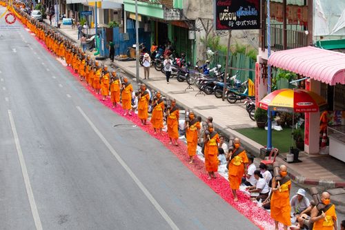ภาพ No.128488:พิธีอัญเชิญพระบรมสารีริกธาตุ " ใจกลางเมืองนครหาดใหญ่ " เพื่อประดิษฐาน ณ มหารัตนเจดีย์สิริปทุมสวรรค์ (เจดีย์อริยพุทธะ 5 พระองค์) ศูนย์ปฏิบัติธรรมภาคใต้ อ.บางกล่ำ จ.สงขลา  วันที่ 9 มีนาคม พ.ศ. 2567 (ชุดที่ 2)