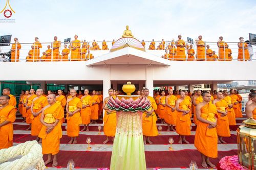 ภาพ No.201574:พิธีจุดประทีปถวายเป็นพุทธบูชา และบูชาธรรมมหาปูชนียาจารย์ ณ อาคารธรรมยาตรา กตัญญูบูชามหาปูชนียาจารย์ ตรงข้ามวัดปากน้ำภาษีเจริญ จ.กรุงเทพมหานคร ในโครงการธรรมยาตรา กตัญญูบูชา มหาปูชนียาจารย์ พระมงคลเทพมุนี(สด จนฺทสโร) พระผู้ปราบมาร อนุสรณ์สถาน 7 แห่ง