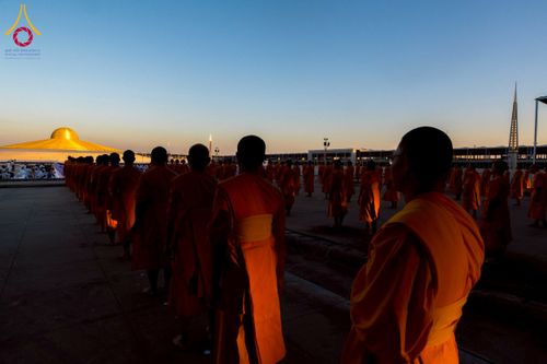 ภาพ No.274753:วันอาทิตย์ที่ 30 พฤศจิกายน พ.ศ. 2568 พิธีปลงผม โครงการอุปสมบทบูชาธรรมมหาปูชนียาจารย์ ปี 2568 ณ ลานธรรมพระมหาธรรมกายเจดีย์ ฝั่งทิศตะวันตก ระหว่างวิหารคดหมายเลข 8 และ 9 วัดพระธรรมกาย