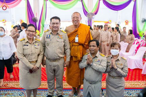 ภาพ No.88008:การลงพื้นที่ตรวจเยี่ยมและติดตามผลการดำเนินงาน โครงการสร้างความปรองดองสมานฉันท์ โดยใช้หลักธรรมทางพระพุทธศาสนา "หมู่บ้านรักษาศีล5" จังหวัดปทุมธานี