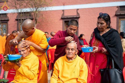 ภาพ No.209773:วันที่ 28 กุมภาพันธ์ พ.ศ.2568 พิธีเปิดโครงการบวชสามเณร พิธีถวายไทยธรรม พิธีขอขมามอบผ้าไตร  ณ เมืองปาตัน ประเทศเนปาล