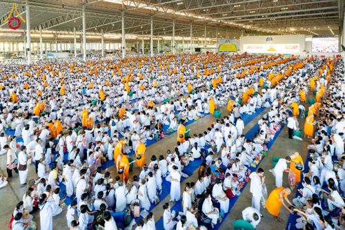 ภาพ No.209335:วันอาทิตย์ที่ 2 มีนาคม พ.ศ. 2568 พิธีตักบาตร ข้าวสารอาหารแห้ง ณ บ้านแก้วเรือนทองคุณยายฯ สภาธรรมกายสากล วัดพระธรรมกาย