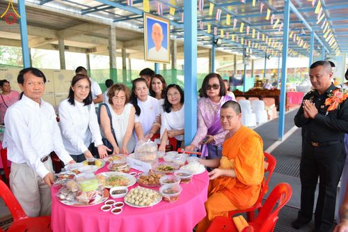 ภาพ No.104669:ทอดผ้าป่าสามัคคี เพื่อสมทบทุนสร้างหอฉัน ๑๑๓ ปี คุณยายอาจารย์มหารัตนอุบาสิกาจันทร์ขนนกยูง ครั้งที่ ๗ ในวันอาทิตย์ ที่ ๒๘ เมษายน พ.ศ. ๒๕๖๗ ณ ศูนย์การศึกษาจอมบึง ต.รางบัว อ.จอมบึง จ.ราชบุรี