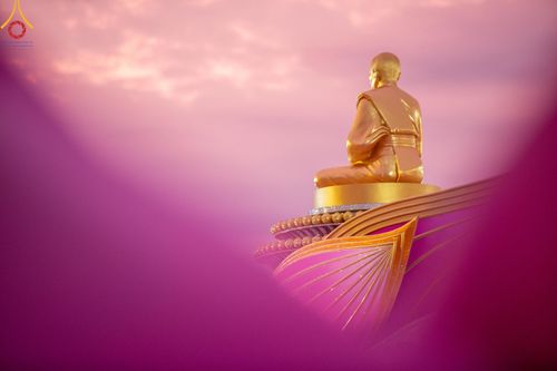 ภาพ No.118469:พิธีตักบาตรพระธรรมยาตรา ปีที่ 12 ณ อนุสรณ์สถานลำดับที่ 5 สถานที่เผยแผ่วิชชาธรรมกายครั้งแรก อนุสรณ์สถานบางปลา จ.นครปฐม วันที่ 25 มกราคม พ.ศ. 2567