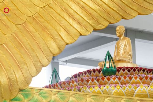 ภาพ No.245119:วันพุธที่ 10 กันยายน พ.ศ. 2568 พิธีถวายภัตตาหารเมนูสวรรค์ เนื่องในวันครบ 25 ปี วันละสังขารคุณยายอาจารย์มหารัตนอุบาสิกาจันทร์ ขนนกยูง ณ หอฉันคุณยายอาจารย์ฯ วัดพระธรรมกาย