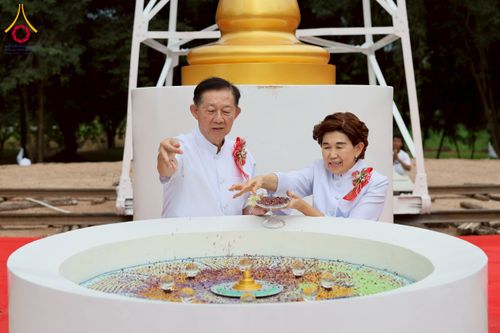 ภาพ No.261888:วันที่ 14 ตุลาคม พ.ศ. 2568 พิธีกลั่นแผ่นดิน โปรยทรายตอกเสาเข็มมหามงคลต้นแรก  สร้างองค์พระเจดีย์และจุดประทีปถวายเป็นพุทธบูชา ณ ศูนย์ปฏิบัติธรรมชัยนาท ต.ธรรมามูล อ.ชัยนาท จ.ชัยนาท