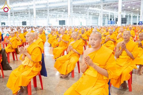 ภาพ No.277144:วันอาทิตย์ที่ 7 ธันวาคม พ.ศ. 2568 พิธีบูชาข้าวพระ ณ สภาธรรมกายสากล วัดพระธรรมกาย