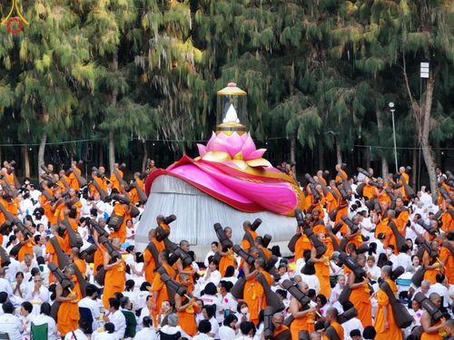 ภาพ No.188763:พิธีต้อนรับพระธรรมยาตรา ในโครงการธรรมยาตรา กตัญญูบูชา มหาปูชนียาจารย์ พระมงคลเทพมุนี(สด จนฺทสโร) พระผู้ปราบมาร อนุสรณ์สถาน 7 แห่ง ปีที่ 13 วันที่ 3 มกราคม พ.ศ. 2568 ณ อนุสรณ์สถานมหาวิหารพระมงคลเทพมุนี (โลตัสแลนด์) อ.สองพี่น้อง จ.สุพรรณบุรี
