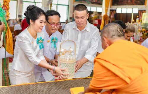 ภาพ No.170114:พิธีทอดกฐิน ณ วัดทุ่งวิจิตร อ.นาดี จ.ปราจีนบุรี ในโครงการกฐินสามัคคีทั่วไทย 30,000 วัด บูชาธรรม 80 ปี หลวงพ่อธัมมชโย โดยคณะศิษยานุศิษย์วัดพระธรรมกาย วันที่ 27 ตุลาคม พ.ศ. 2567