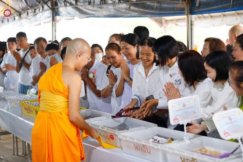 ภาพ No.127837:พิธีถวายภัตตาหารเป็นสังฆทาน แด่คณะพระธรรมยาตราฯ ในโครงการธรรมยาตราอัญเชิญพระบรมสารีริกธาตุ ประดิษฐาน ณ มหารัตนเจดีย์สิริปทุมสวรรค์ อ.บางกล่ำ จ.สงขลา วันที่ 9 มีนาคม พ.ศ. 2567