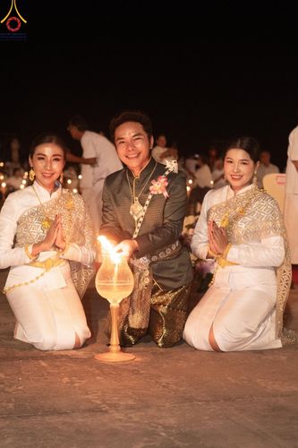 ภาพ No.175950:พิธีจุดประทีปโคมลาน, โคมลอยและลอยกระทง ถวายประทีปเป็นพุทธบูชา สร้างความสว่างไสวให้กับแผ่นดินด้วยแสงธรรม วันที่ 15 พฤศจิกายน พ.ศ. 2567 ณ พุทธอุทยานนานาชาติ อ.โพนพิสัย จ.หนองคาย