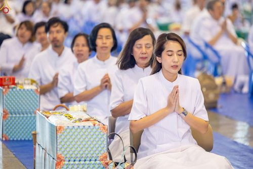 ภาพ No.240401:วันพุธที่ 27 สิงหาคม พ.ศ. 2568 พิธีตักบาตร ในวันธรรมชัย ณ วัดพระธรรมกาย จ.ปทุมธานี