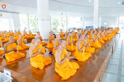 พิธีถวายภัตตาหารเมนูสวรรค์ ณ หอฉันคุณยายอาจารย์ วัดพระธรรมกาย ในวันเสาร์ที่ 9 พฤศจิกายน พ.ศ. 2567