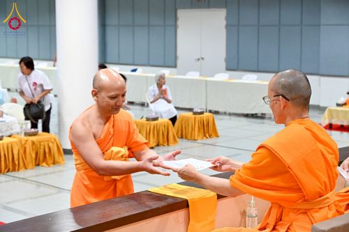 ภาพ No.229064:วันอาทิตย์ที่ 15 มิถุนายน พ.ศ. 2568 พิธีทอดผ้าป่าทุนพัฒนาพระมหาเปรียญ และทุนเผยแผ่พระพุทธศาสนาไปทั่วโลก ณ ห้องสัมมนา SPD สภาธรรมกายสากล วัดพระธรรมกาย