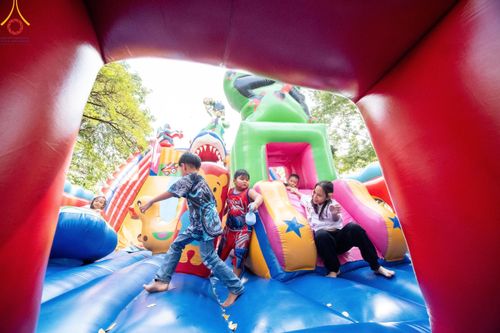 ภาพ No.111400:กิจกรรมงานวันเด็กแห่งชาติ รวมพลังเด็กเก่งและดี สร้างความดีสากล ปีที่ 6 ร่วมจัดโดย เทศบาลเมืองท่าโขลง พุทธสมาคมปทุมธานี องค์การบริหารส่วนตำบลคลองสาม ณ วัดพระธรรมกาย จ.ปทุมธานี วันที่ 13 มกราคม พ.ศ. 2567