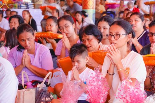 ภาพ No.179252:พิธีทอดกฐิน ณ วัดถ้ำคีรีวงศ์ อ.เปิ้นดัง รัฐเคด้าห์ ประเทศมาเลเซีย ในโครงการกฐินสามัคคีทั่วไทย 30,000 วัด บูชาธรรม 80 ปี หลวงพ่อธัมมชโย โดยคณะศิษยานุศิษย์วัดพระธรรมกาย วันที่ 1 พฤศจิกายน พ.ศ. 2567