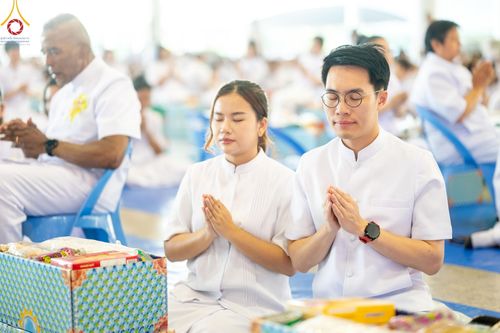 ภาพ No.167495:พิธีตักบาตรและพิธีบูชาข้าวพระ ในวันอาทิตย์ที่ 3 พฤศจิกายน พ.ศ. 2567 ณ วัดพระธรรมกาย