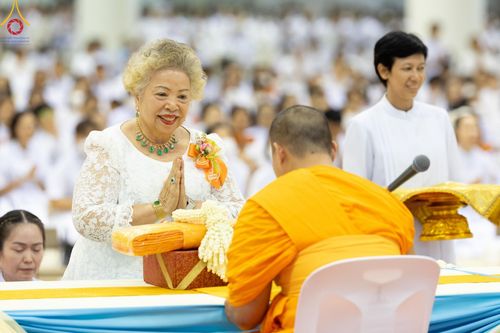 ภาพ No.139761:พิธีมุทิตาพระมหาอุปสมบทอุทิศชีวิต วันอาทิตย์ต้นเดือนที่ 2 มิถุนายน พ.ศ. 2567 ณ ห้องแก้วสารพัดนึก 1 วัดพระธรรมกาย