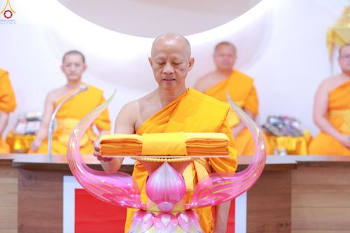 ภาพ No.239682:วันอาทิตย์ ที่ 17 สิงหาคม พ.ศ. 2568 พิธีทอดผ้าป่าฉลองครบรอบ 27 ปี วัดพระธรรมกายซีแอตเติล รัฐวอชิงตัน ประเทศสหรัฐอเมริกา