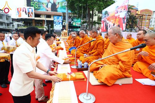 ภาพ No.210280:วันอาทิตย์ที่ 9 มีนาคม พ.ศ. 2568 พ่อเมืองโคราชจัดตักบาตรพระหมื่น ทำบุญเมือง 557 ปี