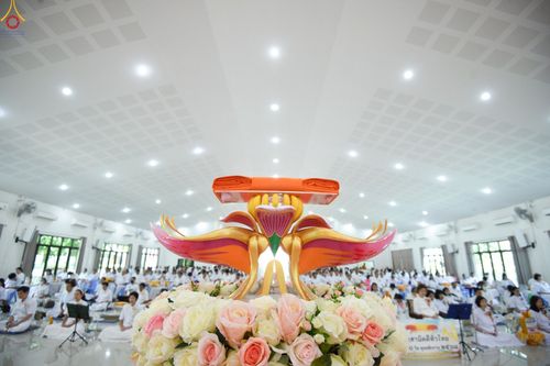 ภาพ No.261576:วันที่ 17-18 ตุลาคม พ.ศ. 2568 พิธีเจริญพระพุทธมนต์คณะสงฆ์ 108 กลั่นแผ่นดินองค์พระเจดีย์สระบุรี สมโภชองค์กฐิน และพิธีทอดกฐิน ณ ศูนย์ปฏิบัติธรรมสระบุรี ในโครงการกฐินสามัคคีทั่วไทย 30,000 วัด บูชาธรรม 81 ปี หลวงพ่อธัมมชโย โดยคณะศิษยานุศิษย์วัดพระธรรมกาย