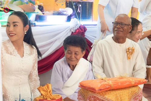 ภาพ No.168386:พิธีทอดกฐิน 4 วัด จ.ปราจีนบุรี โครงการกฐินสามัคคีทั่วไทย 30,000 วัด โดยคณะศิษยานุศิษย์วัดพระธรรมกาย บูชาธรรม 80 ปี หลวงพ่อธัมมชโย วันที่ 26-27 ตุลาคม พ.ศ. 2567