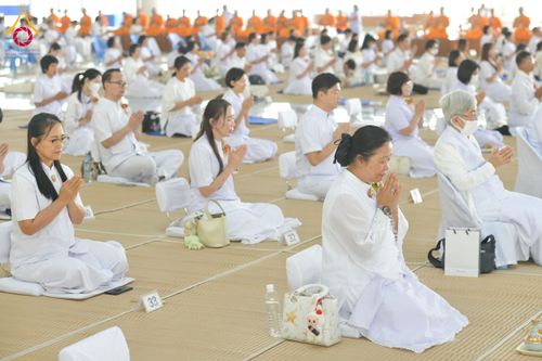 ภาพ No.198065:พิธีถวายภัตตาหารแด่พระภิกษุ สามเณร  บูชาธรรมคุณยายอาจารย์มหารัตนอุบาสิกาจันทร์ ขนนกยูง เนื่องในวาระวันคล้ายวันเกิดครบ 116 ปี วันอาทิตย์ที่ 19 มกราคม พ.ศ. 2568 ณ หอฉันคุณยายอาจารย์ฯ วัดพระธรรมกาย