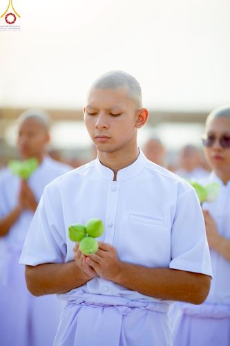 ภาพ No.214954:วันเสาร์ที่ 5 เมษายน พ.ศ. 2568 พิธีเวียนประทักษิณรอบพระมหาธรรมกายเจดีย์  พิธีวันทาเจดีย์ พิธีขอขมาและมอบผ้าไตร ในโครงการบรรพชาสามเณรฟื้นฟูพระพุทธศาสนาทั่วไทย , โครงการหน่อแก้วเปรียญธรรม รุ่นที่ 13 ,  โครงการสามเณรยุวธรรมทายาท รุ่นที่ 33 , โครงการสามเณรมั