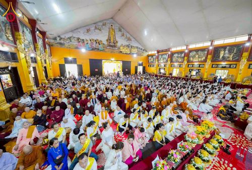 ภาพ No.274114:วันที่ 23 พฤศจิกายน พ.ศ. 2568 ประธานมูลนิธิธรรมกาย ถวายปัจจัยสมทบกฐินแด่ วัดเทียนเวียนเฟื้อกเซิน ศูนย์วิปัสสนาที่มีชื่อเสียง มากกว่า 50 ปีในเวียดนาม