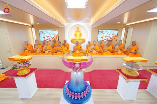 ภาพ No.221292:วันศุกร์ที่ 25 เมษายน พ.ศ. 2568 พิธีอัญเชิญรูปเหมือนพระมงคลเทพมุนี (สด จนฺทสโร) พระผู้ปราบมาร พิธีทอดผ้าป่าสามัคคี 25 ปี พิธีถวายสังฆทาน 15 วัด แด่เจ้าอาวาสภาคพื้นเอเชีย และแอฟริกา ในวาระครบ 25 ปี วัดพระธรรมกายโอซาก้า ประเทศญี่ปุ่น