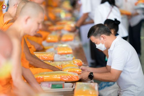 ภาพ No.104522:พิธีบุพเปตพลี ครั้งที่ 145 อุทิศบุญแด่หมู่ญาติที่ล่วงลับไปแล้ว และสืบทอดอายุพระพุทธศาสนา วันพุธที่ 27 ธันวาคม พ.ศ. 2566 (วันพระขึ้น 15 ค่ำ เดือน 12 ) ณ หอฉันคุณยายอาจารย์ฯ วัดพระธรรมกาย