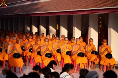 ภาพ No.112704:พิธีตักบาตรพระธรรมยาตราฯ ณ วัดสองพี่น้อง จ.สุพรรณบุรี วันที่ 15 มกราคม พ.ศ. 2567