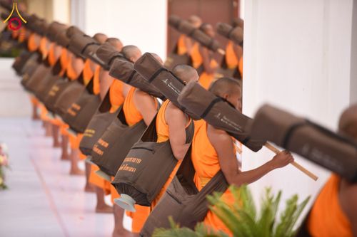 ภาพ No.197063:พระธรรมยาตราปฏิบัติธรรม และถ่ายภาพหมู่ประวัติศาสตร์ ณ วัดโบสถ์(บน) ตำบลบางคูเวียง อำเภอบางกรวย จังหวัดนนทบุรี ในโครงการธรรมยาตรา กตัญญูบูชา มหาปูชนียาจารย์ พระมงคลเทพมุนี(สด จนฺทสโร) พระผู้ปราบมาร อนุสรณ์สถาน 7 แห่ง ปีที่ 13 วันที่ 18 มกราคม พ.ศ. 2568