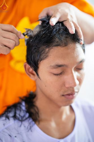 ภาพ No.140263:พิธีตัดปอยผมและปลงผม โครงการอุปสมบทหมู่ธรรมทายาท ระดับอุดมศึกษา รุ่นที่ 51 ภาคฤดูฝน วันเสาร์ที่ 8 มิถุนายน พ.ศ.2567 ณ มหารัตนวิหารคด 9 วัดพระธรรมกาย
