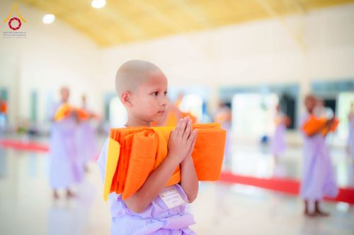 ภาพ No.216878:วันเสาร์ที่ 5 เมษายน พ.ศ. 2568 พิธีตัดปอยผม พิธีขอขมาผู้ปกครอง พิธีมอบบาตรและผ้าไตร พิธีบรรพชา ณ ศูนย์ปฏิบัติธรรมและศูนย์อบรมเยาวชนพระนครศรีอยุธยา ต.พุทเลา อ.บางปะหัน จ.พระนครศรีอยุธยา