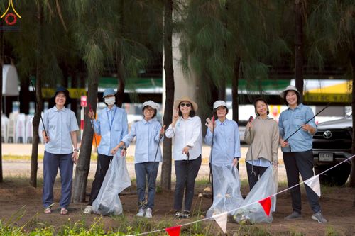 ภาพ No.220468:วันที่ 23-25 เมษายน พ.ศ. 2568 เจ้าหน้าที่และสาธุชนช่วยกัน รับบุญเก็บงานวันคุ้มครองโลก ณ วัดพระธรรมกาย