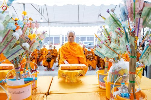 ภาพ No.146446:มหาสังฆทานถวายเป็นพุทธบูชาครั้งยิ่งใหญ่ โครงการทำบุญตักบาตร เพื่อถวายเป็นพระราชกุศล เนื่องในโอกาสมหามงคลเฉลิมพระชนมพรรษา พระบาทสมเด็จพระเจ้าอยู่ห้วฯ ทรงเจริญพระชนมพรรษา 6 รอบ 72 พรรษา