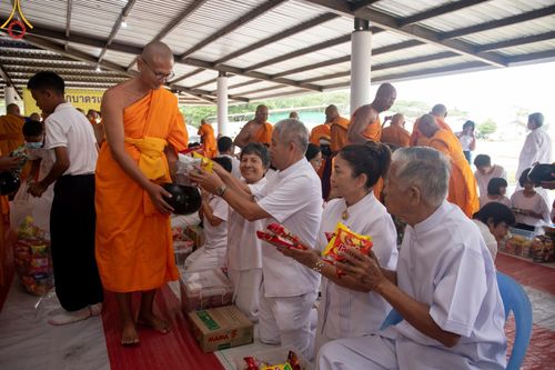 ภาพ No.142153:พิธีถวายสังฆทานแด่คณะสงฆ์ 323 วัด ปีที่ 20 ครั้งที่ 170 , พิธีมอบกองทุนหนุนแรงใจช่วยครูใต้ ปีที่ 17 ครั้งที่ 135 และพิธีทำบุญอุทิศส่วนกุศลให้ผู้วายชนม์ วันเสาร์ที่ 22 มิถุนายน พ.ศ.2567 ณ ศูนย์ปฏิบัติธรรมภาคใต้ อ.บางกล่ำ จ.สงขลา