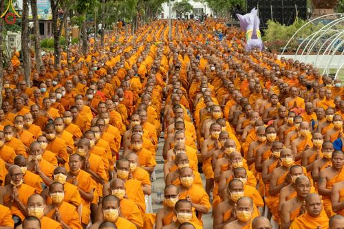 ภาพ No.126046:พิธีทำบุญเมืองนครราชสีมา ฉลอง 556 ปี ตักบาตรพระ 10,000 รูป ในวันเสาร์ที่ 2 มีนาคม พ.ศ.2567 ณ อนุสาวรีย์ท้าวสุรนารี จ.นครราชสีมา จัดโดย คณะสงฆ์จังหวัดนครราชสีมา ร่วมกับสำนักงานจังหวัดนครราชสีมา