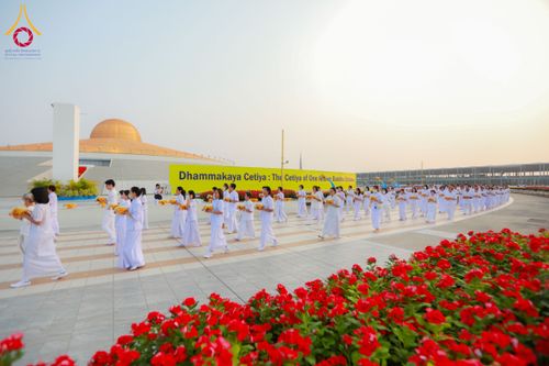 ภาพ No.63144:โครงการอุปสมบทหมู่ บูชาธรรมหลวงพ่อธัมมชโย พ.ศ.2567 ณ ลานธรรม พระมหาธรรมกายเจดีย์ วัดพระธรรมกาย วันที่ 13 เมษายน พ.ศ.2567
