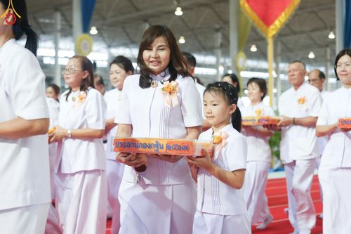 ภาพ No.167705:พิธีทอดกฐิน และ พิธีกรานกฐิน ในวันอาทิตย์ที่ 3 พฤศจิกายน พ.ศ. 2567 ณ วัดพระธรรมกาย จ.ปทุมธานี