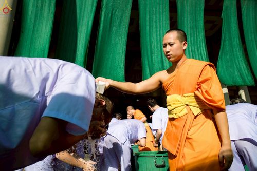 ภาพ No.228520:วันเสาร์ที่ 7 มิถุนายน พ.ศ. 2568 พิธีปลงผมโครงการอุปสมบทหมู่ธรรมทายาท ระดับอุดมศึกษา รุ่นที่ 52 ภาคฤดูฝน ณ วิหารคด 9 วัดพระธรรมกาย